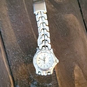 Authentic TAG HEUER Ladies Small Polished Silver Professional 200 Meters.